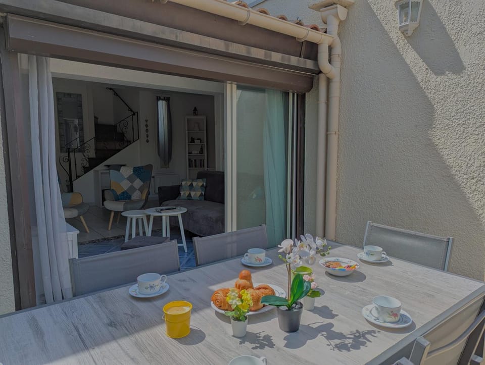 Patio, Day, View (from property/room), Balcony/Terrace, Food and drinks, Dining area, Food, Breakfast, Continental breakfast, Drinks