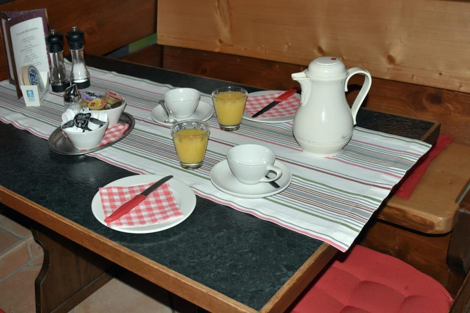 Breakfast, Continental breakfast