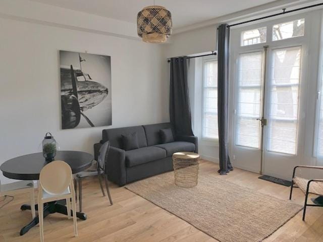Luxe Parisien - Petit Varenne Apartment hotel in Paris