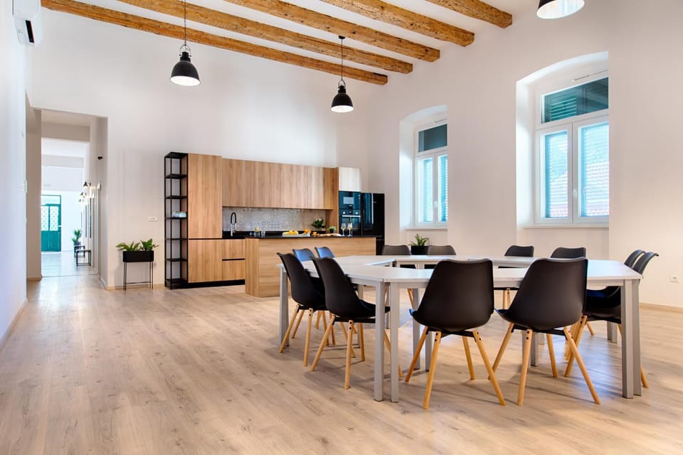 Kitchen or kitchenette, Dining area, Communal kitchen