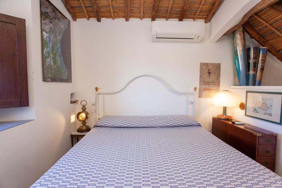 Property building, Living room, Bedroom
