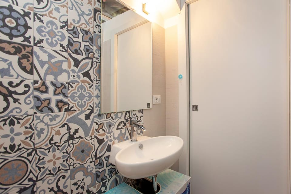 Bathroom, Living room