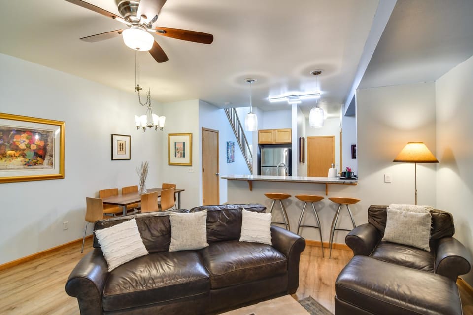 Cozy Vail Valley Townhome - Walk to Riverwalk! House in Edwards