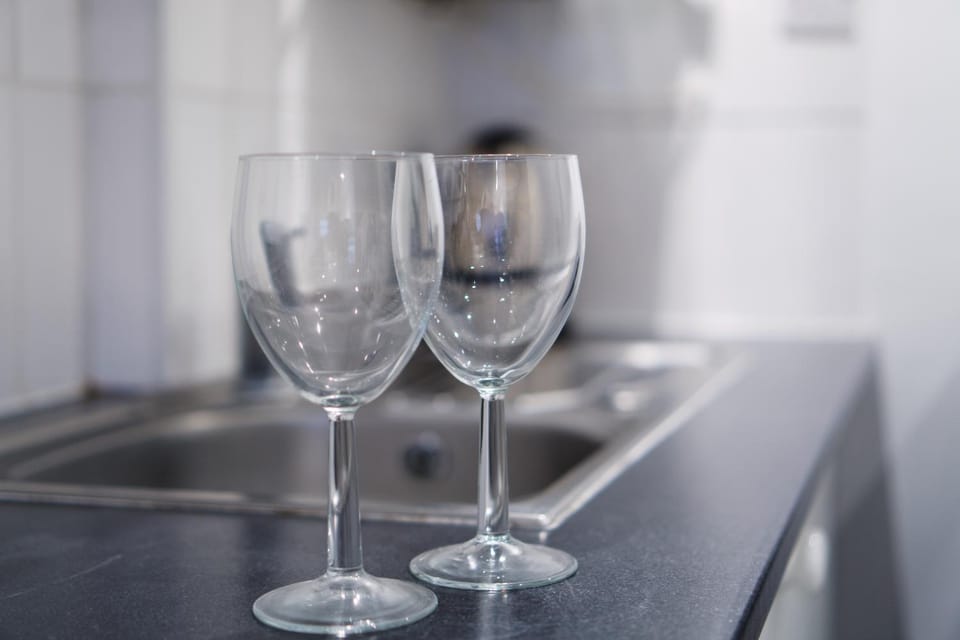 Quiet Studio with Workspace Shared Entrance for Contractors and Business Travellers Apartment in Coventry