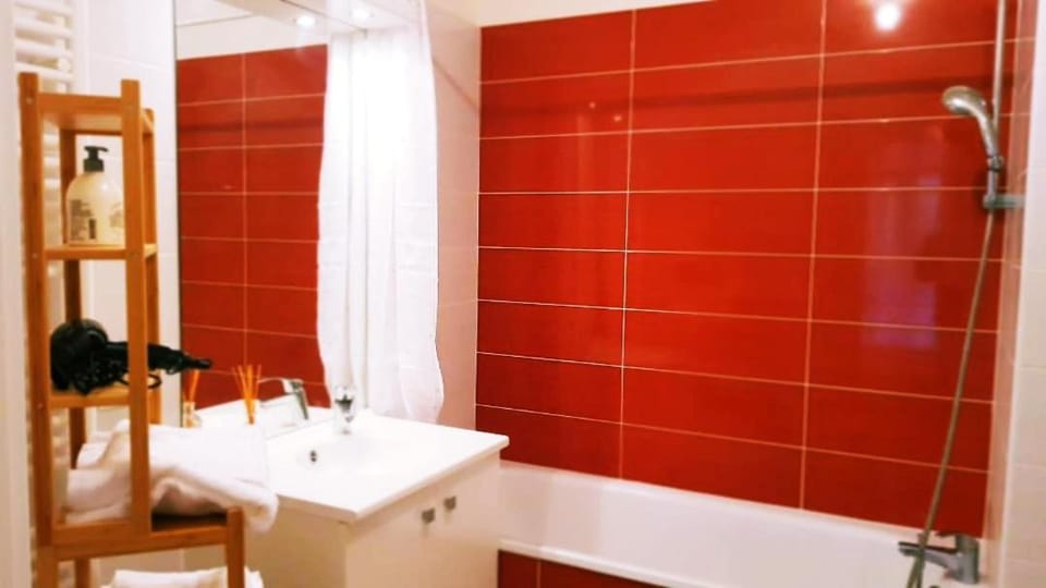 Shower, Bathroom, Bath, towels