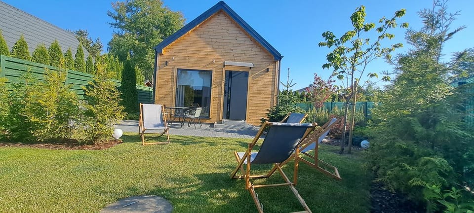 Property building, Day, Garden, Garden view, sunbed