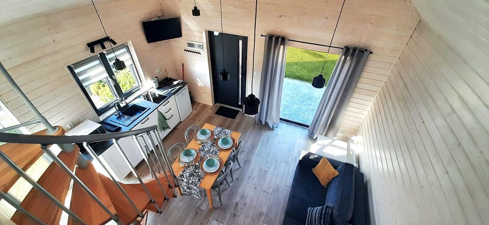 Communal lounge/ TV room, Bed, TV and multimedia, Kitchen or kitchenette, Living room, Photo of the whole room, Seating area, Dining area, hair dresser, locker, minibar, pet friendly, stove