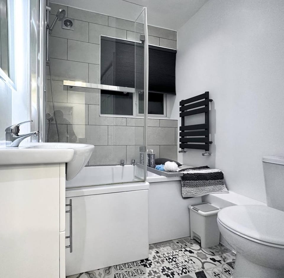 Cosy Contemporary Apartment - Brimsdown, Enfield Apartment in Enfield