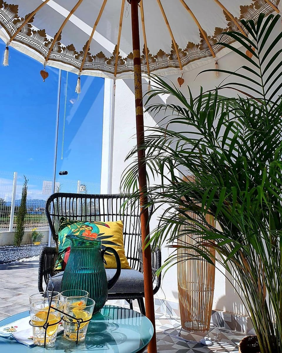 Restaurant/places to eat, Balcony/Terrace, Breakfast