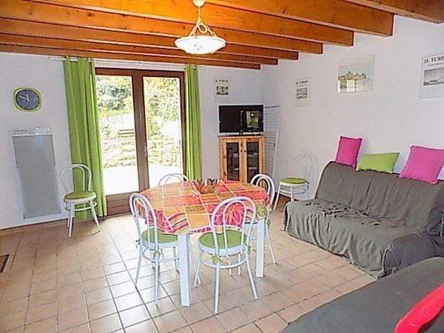 Patio, TV and multimedia, Seating area, Dining area