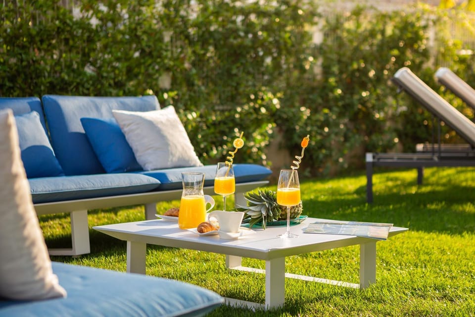 Day, Garden, Food and drinks, Seating area, Garden view
