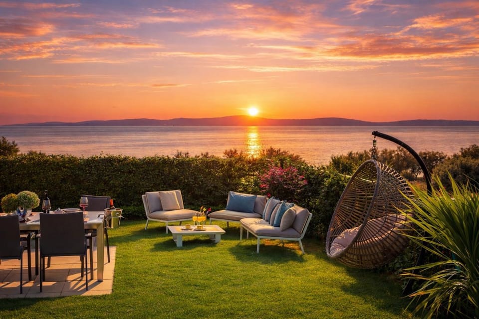 New LUXURY apartment with sea view and PRIVATE heated pool, 50m from the beach Apartment in Split