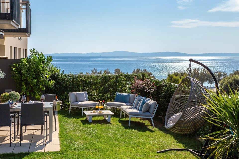 Day, Natural landscape, Garden, Seating area, Sea view