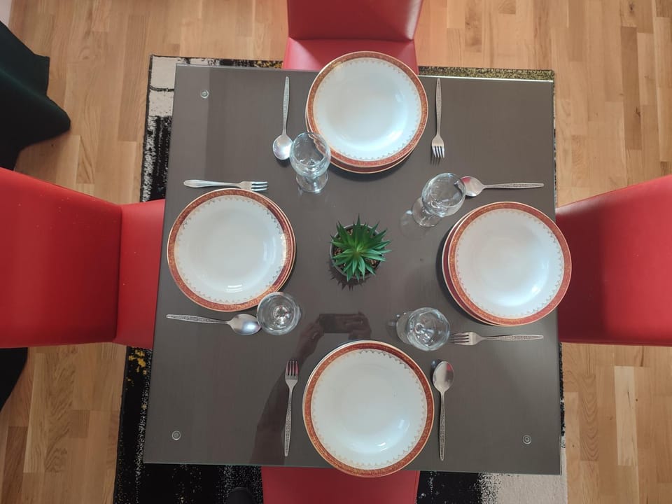 Food and drinks, Dining area