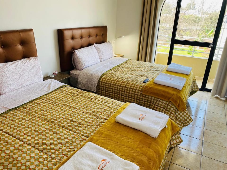 Bed, Bedroom, towels
