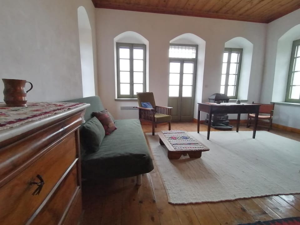 Lounge or bar, Seating area