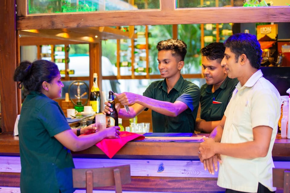 Staff, Restaurant/places to eat, Lounge or bar