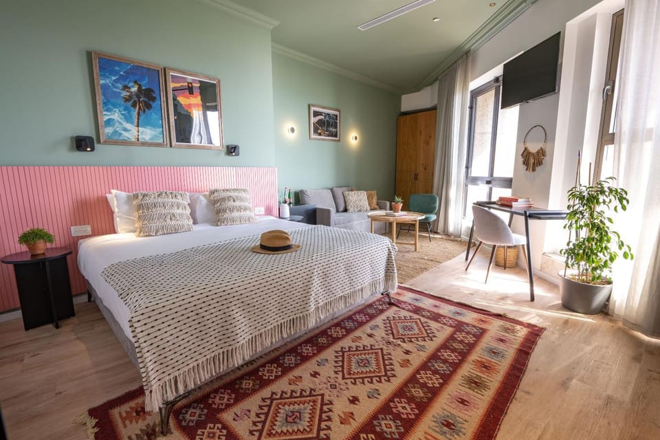 Bed, Photo of the whole room, Seating area, Bedroom