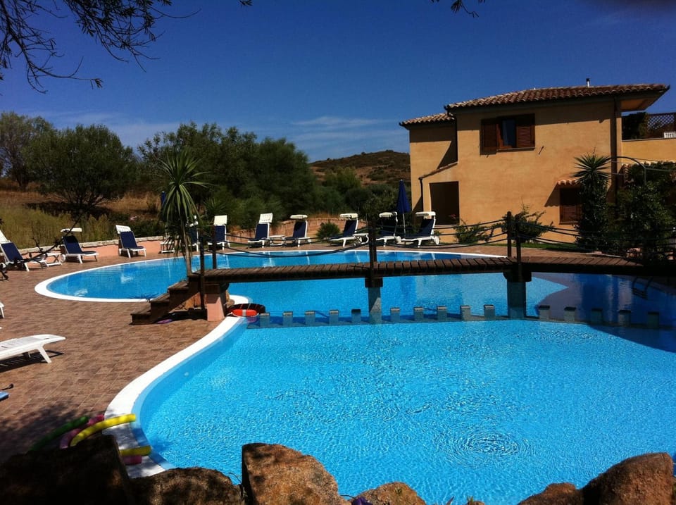 Property building, Day, Swimming pool