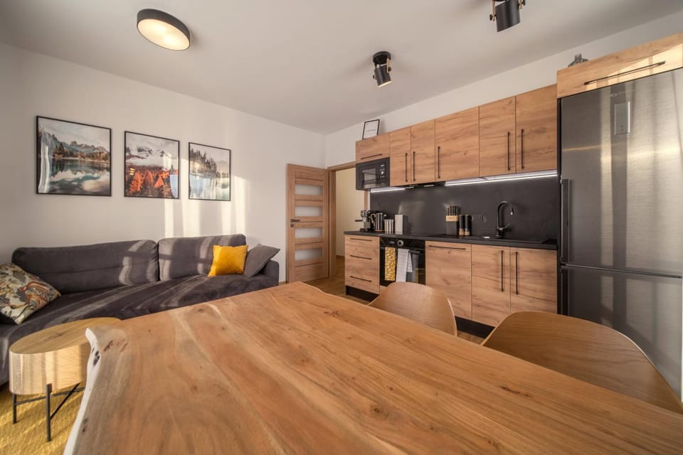 Kitchen or kitchenette, Living room, Seating area, Dining area