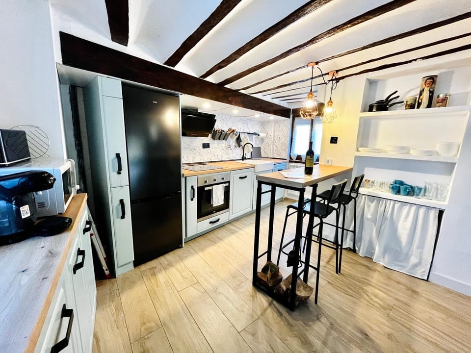 Kitchen or kitchenette, oven, stove