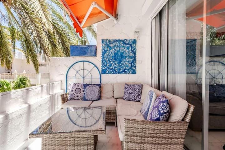 Canarian blue Suite tropical garden view & Pool Apartment in Costa del Silencio