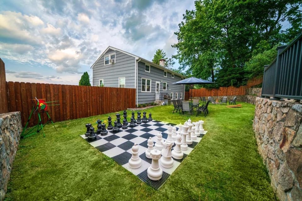 5BR Waterview Home near Cove Beach, Sauna, Game Room, Fenced Backyard House in Stamford
