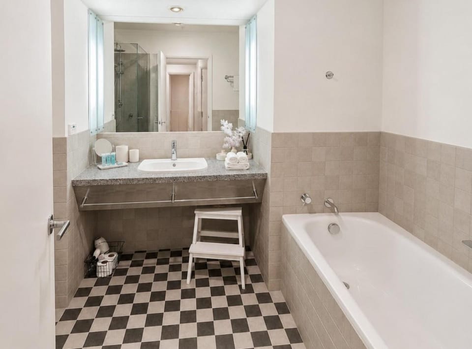 Sophistication Stay-Cation with a Roof Top Pool! Apartment in Auckland