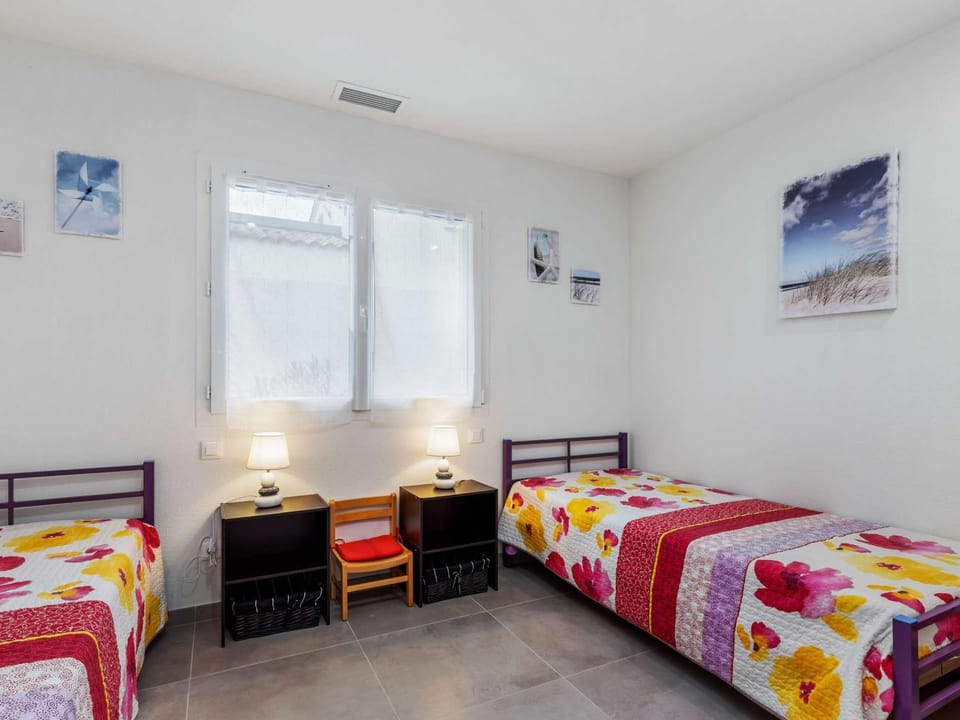 Villa T4 climatisée avec jardin, jacuzzi et Free WiFi à 600 m de la plage - FR-1-423-234 Villa in Agde