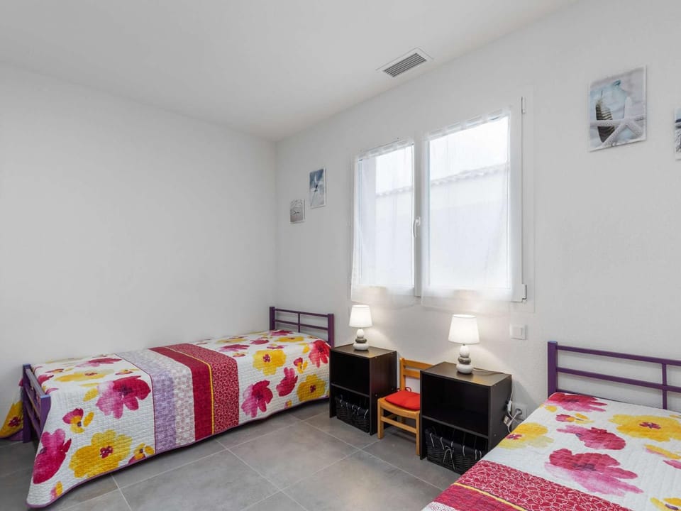 Villa T4 climatisée avec jardin, jacuzzi et Free WiFi à 600 m de la plage - FR-1-423-234 Villa in Agde