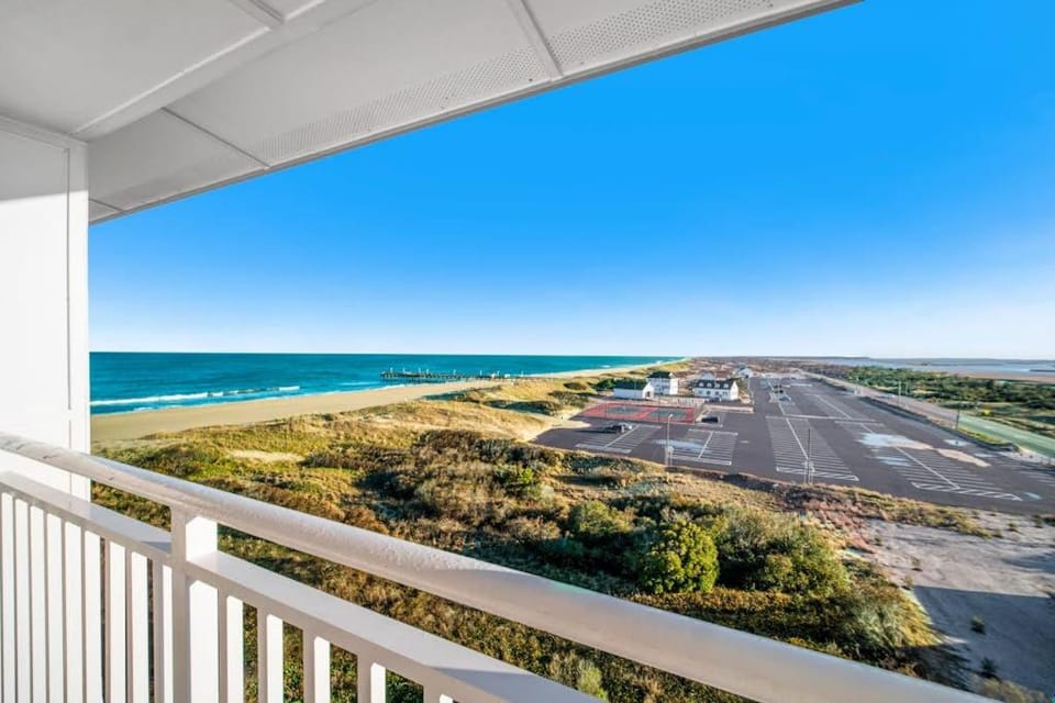 The Sanctuary - Blue Suede Views Penthouse 425B House in Sandbridge