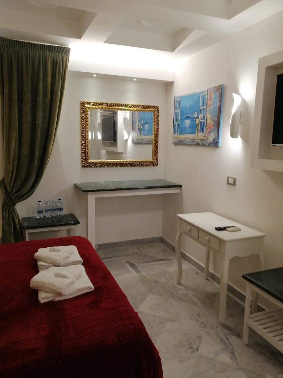 Federico 70 Giada Economy Capsule hotel in Palermo