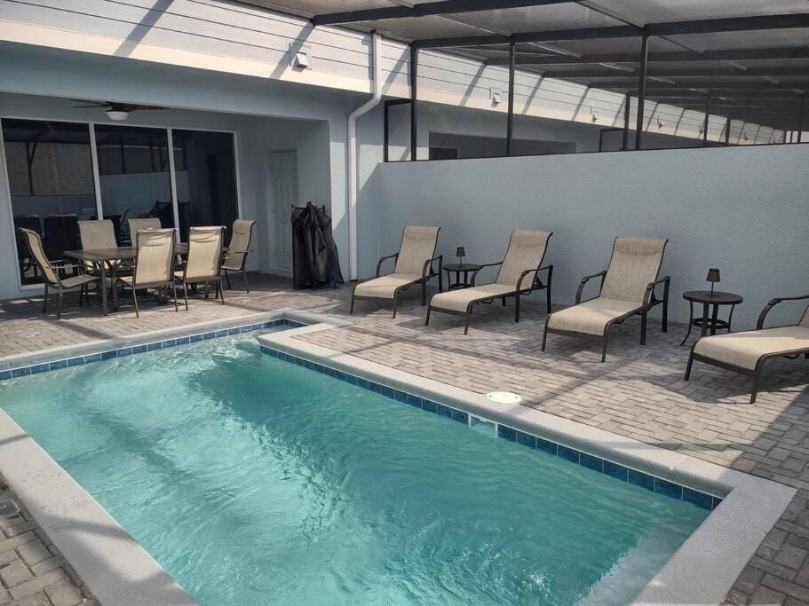 Swimming pool