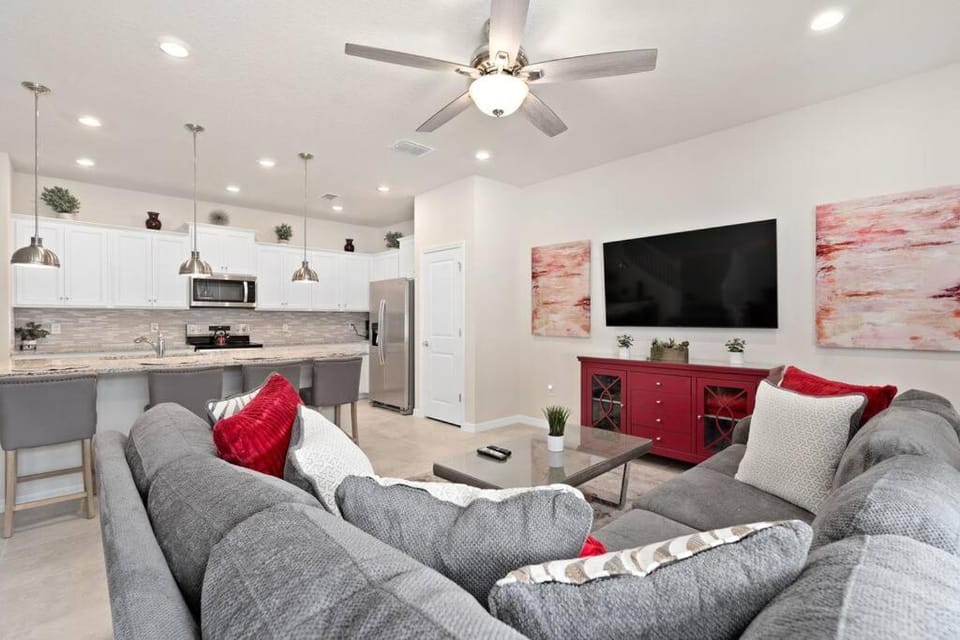 5BR Family Retreat Mickey, Toy Story Rooms, Private Pool House in Four Corners