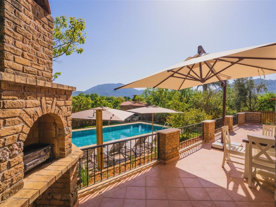 Balcony/Terrace, Mountain view, Pool view, Swimming pool, Swimming pool