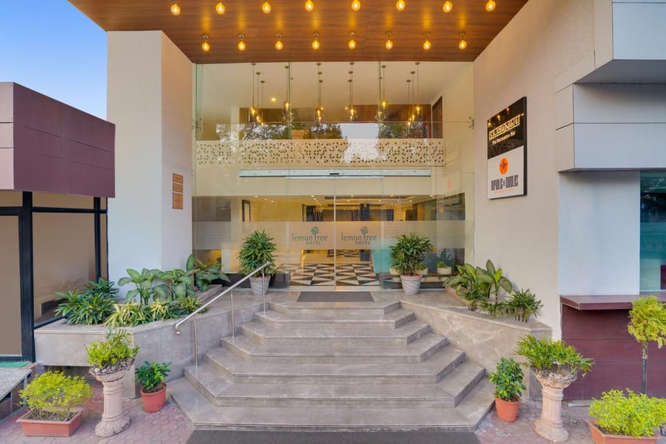 Facade/entrance