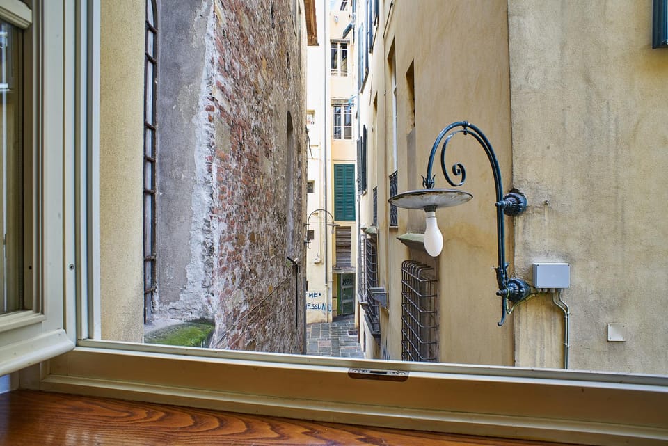 Neighbourhood, Living room, City view, Street view