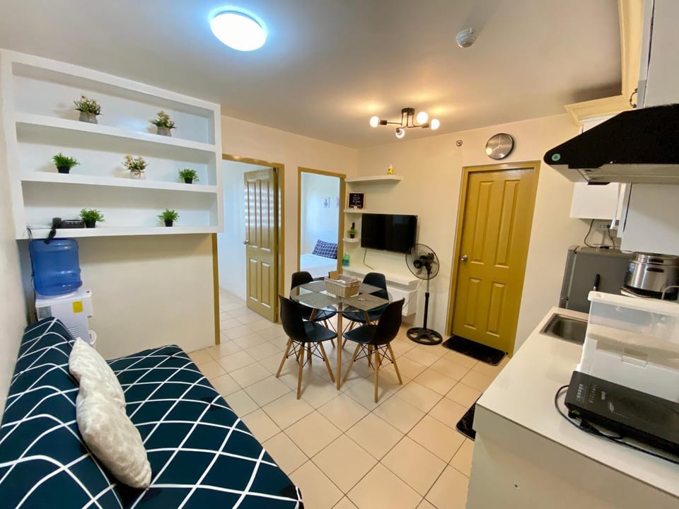 TV and multimedia, Living room, Seating area, Dining area