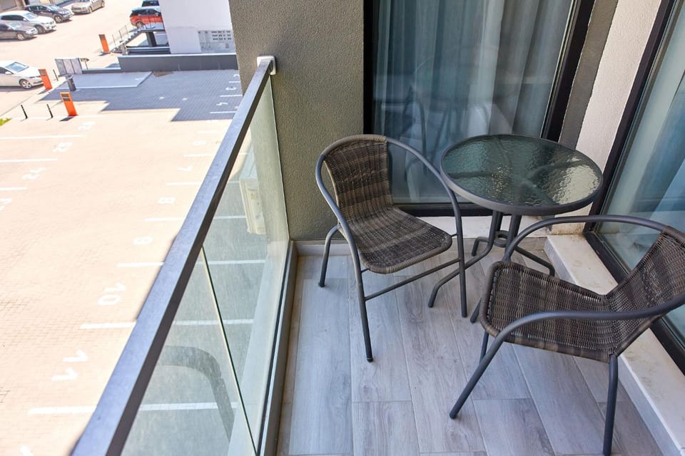 Day, View (from property/room), Balcony/Terrace, Seating area, Dining area
