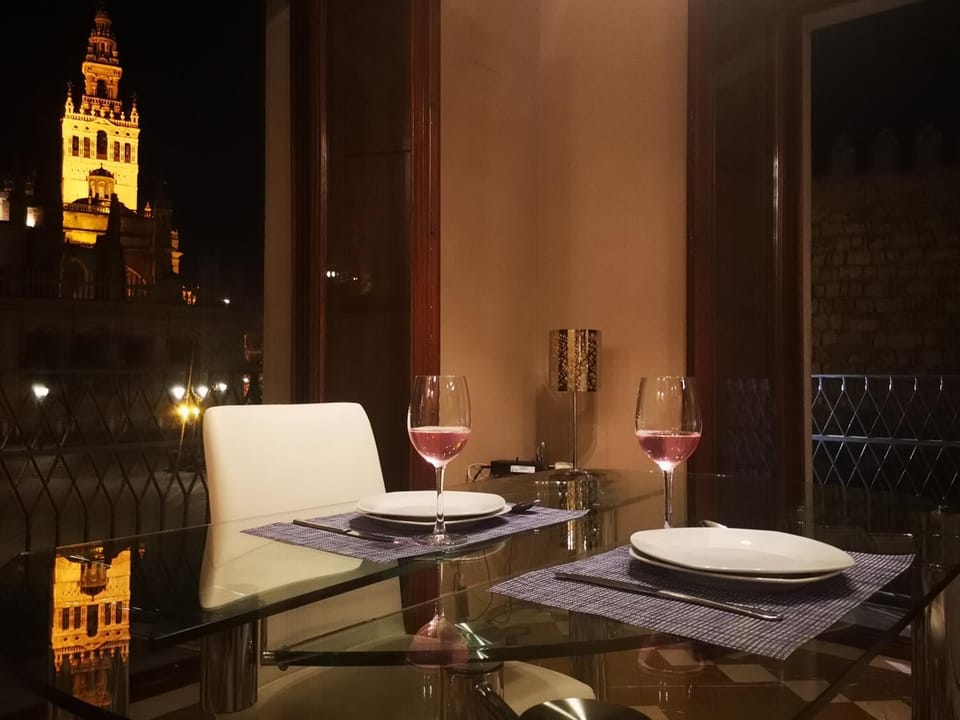 Dining area, Landmark view