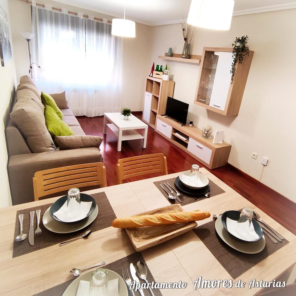 Communal lounge/ TV room, TV and multimedia, Living room, Seating area, Dining area