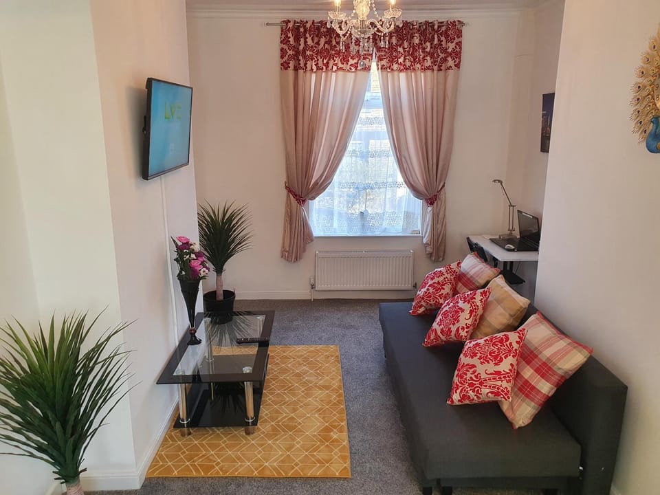 king Bed Premium luxury suite + Free Parking + Free Fast WiFi House in Leeds