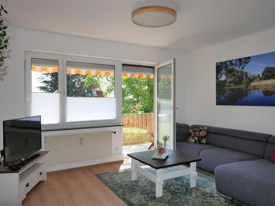 Living room, Lake view