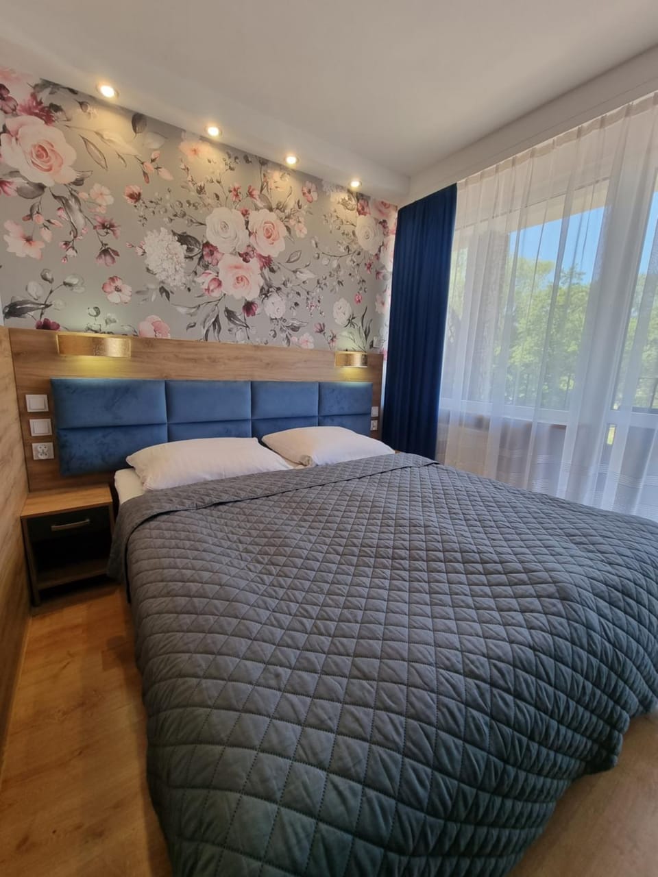 Other, Photo of the whole room, Bedroom