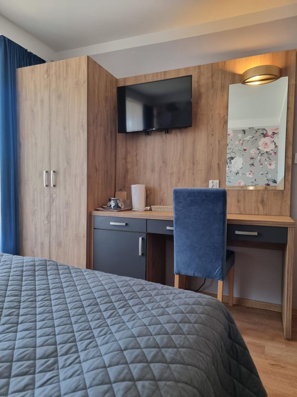 Other, Photo of the whole room, Seating area, wardrobe