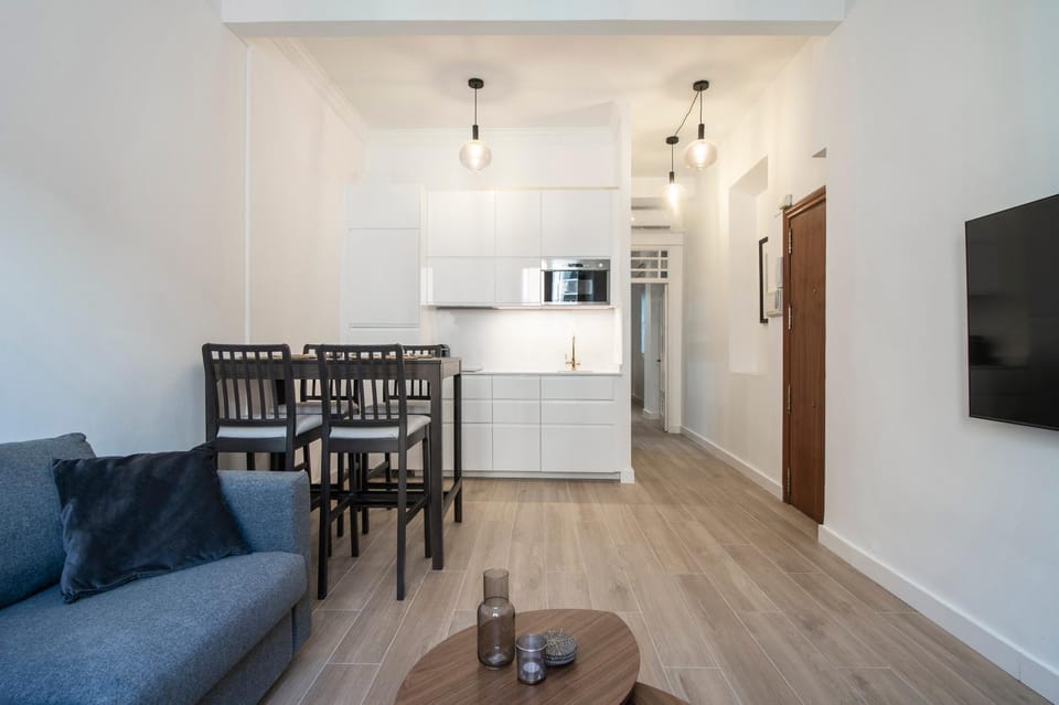 Kitchen or kitchenette, Living room, Seating area, Dining area, Communal kitchen