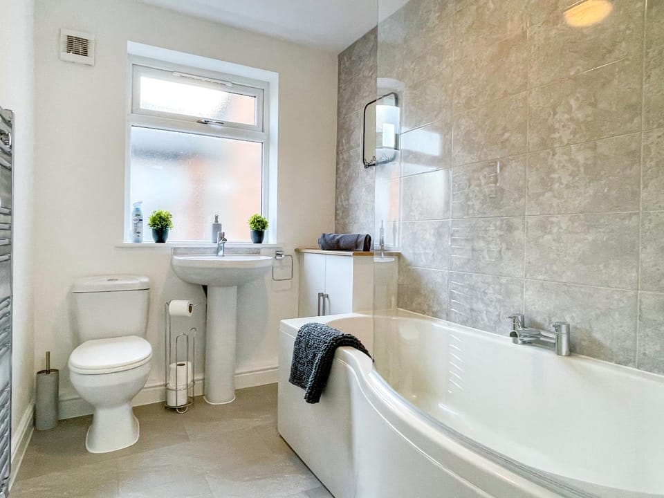 Shower, Toilet, Bathroom, Bath