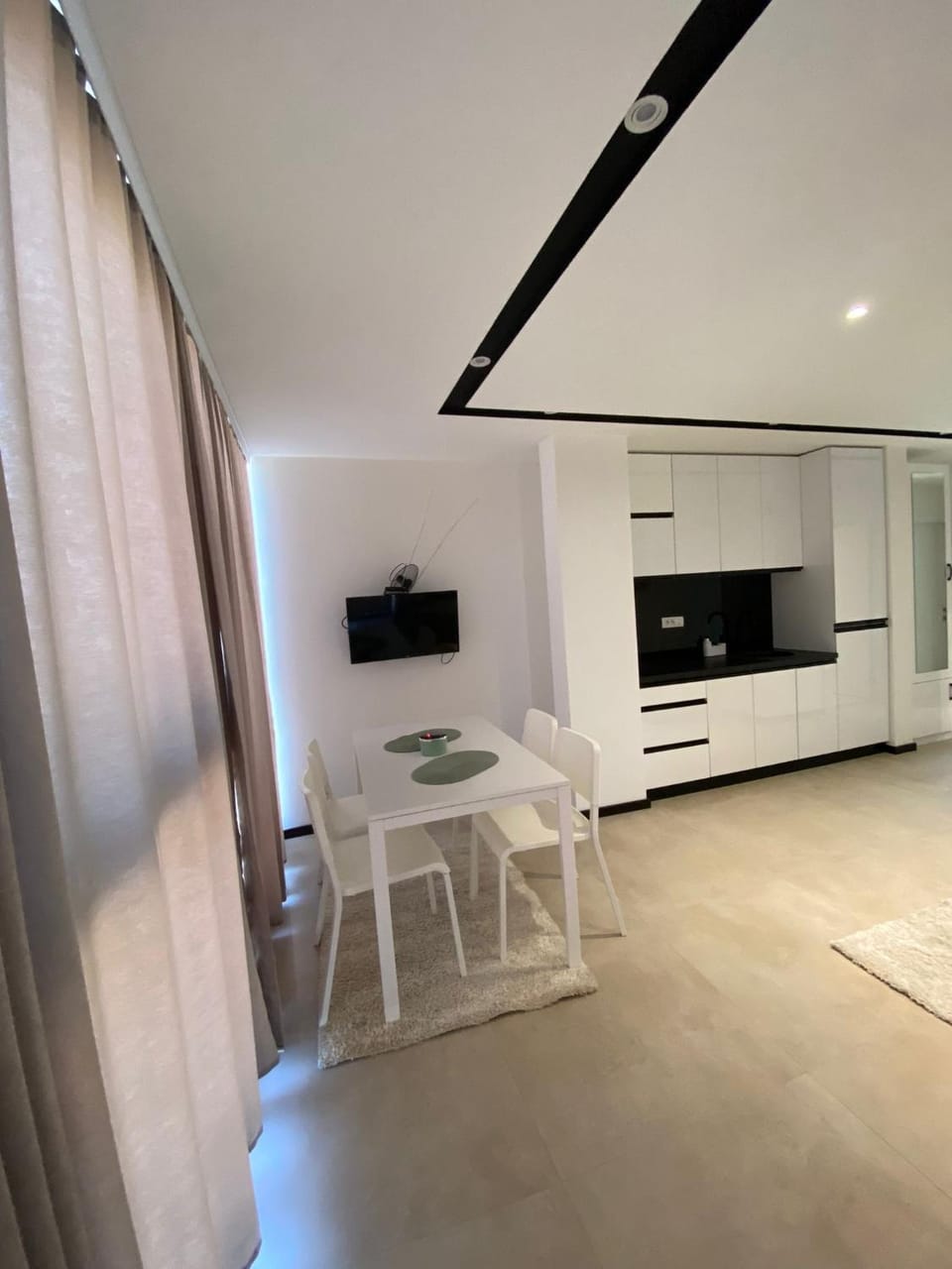 TV and multimedia, Kitchen or kitchenette, Dining area, stove