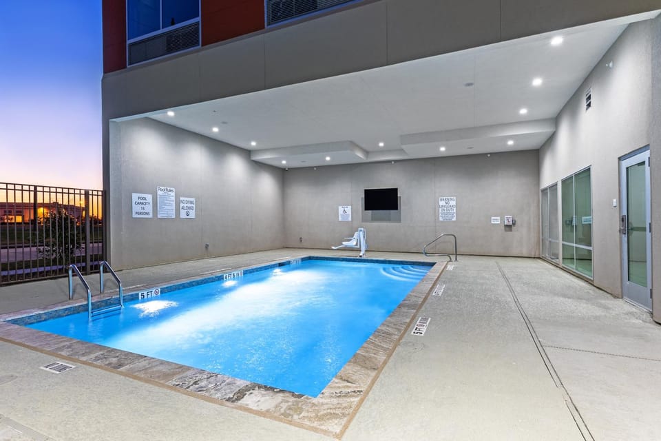 Swimming pool