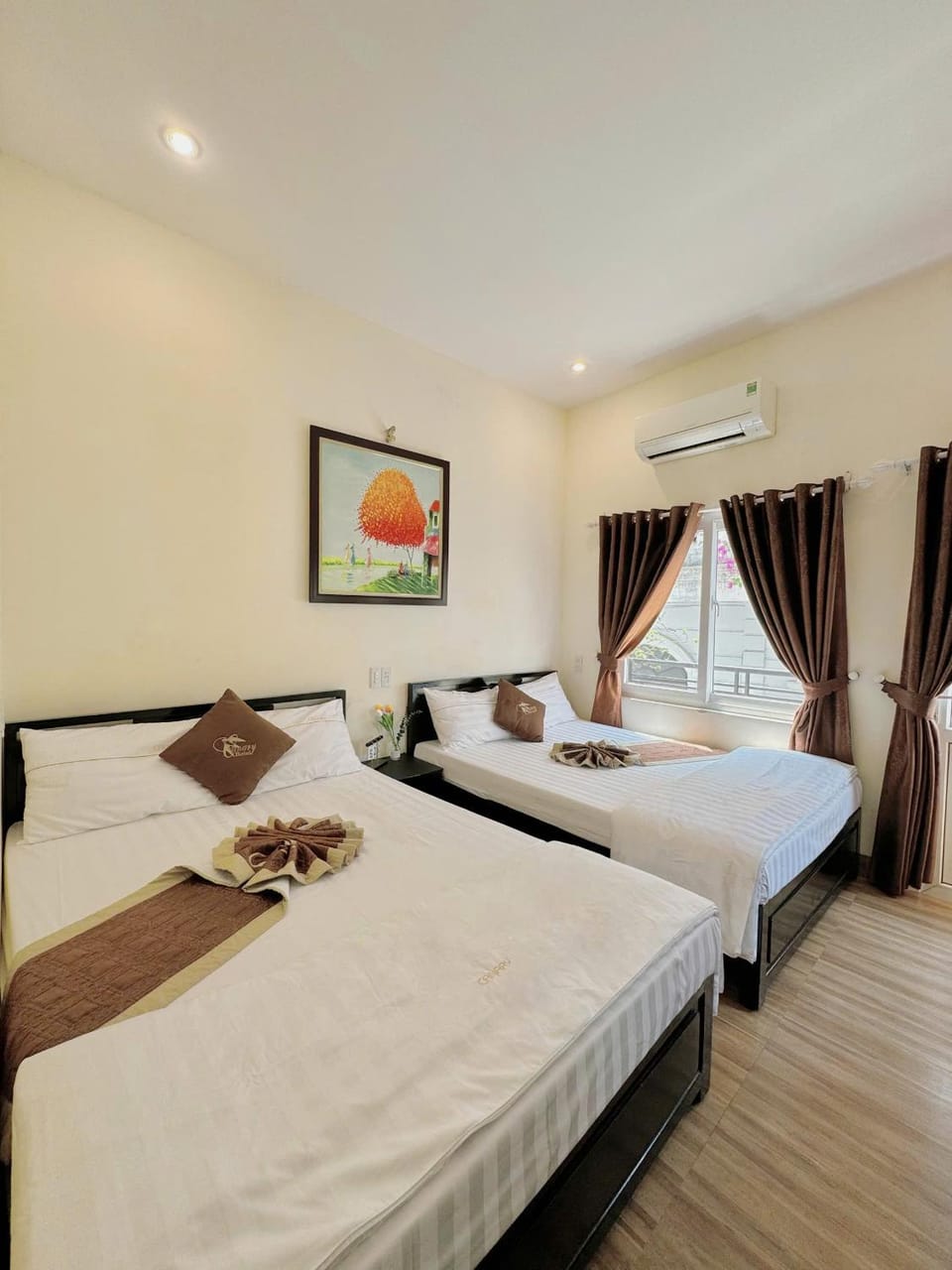 Bed, Summer, Photo of the whole room, Decorative detail, Bedroom, dryer
